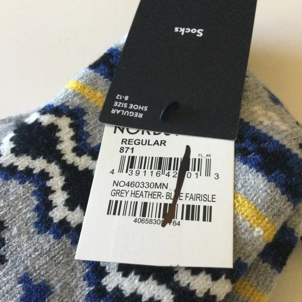 NORDSTROM MENS SOCKS WITH GRIPPER SOLES  GRAY BLUE YELLOW FAIR ISLE PRINT NWT